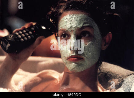 Männerzirkus, (qualcuno come voi) USA 2001, Regie: Tony Goldwyn, ASHLEY JUDD, Chiave: Gesichtsmaske, Schönheitsmaske, Bad, Schaumbad, Badewanne, Mobiltelefon, Partable, Telefon Foto Stock