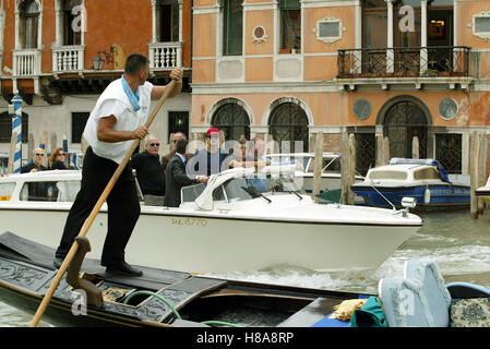 GEORGE CLOONEY George Clooney arriva Venezia 60ESIMO FESTIVAL DEL CINEMA DI VENEZIA ITALIA 01 Settembre 2003 Foto Stock