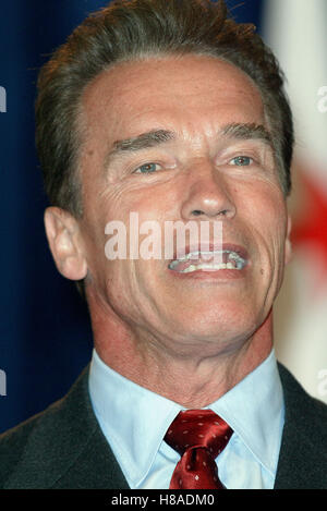 ARNOLD SCHWARZENEGGER SCHWARZENEGGER PREMERE CONFERENZE SANTA MONICA LOS ANGELES USA 09 Ottobre 2003 Foto Stock