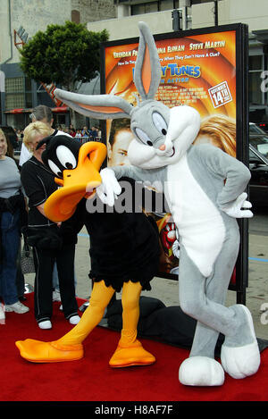 DAFFY DUCK & Bugs Bunny LOONEY TUNES: TORNA IN AZIONE Chinese Theatre Hollywood LA USA 09 Novembre 2003 Foto Stock