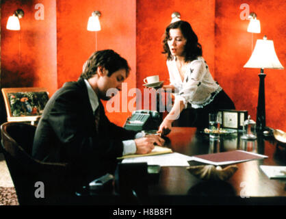 Segretario, (segretario) USA 2002, Regie: Steven Shainberg, James Spader, Maggie Gyllenhaal, Chiave: Chef, Sekretärin, Kaffee servieren, Schreibtisch, Büro Foto Stock