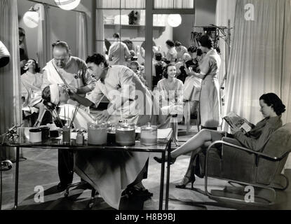 Ein Stern geht auf, (è nata una stella) USA 1937, Regie: William A. Wellman, ARTHUR HOYT, Janet Gaynor, ADRIAN ROSLEY, Chiave: Maske, Maskenbildner, make up, Schminken,, Foto Stock