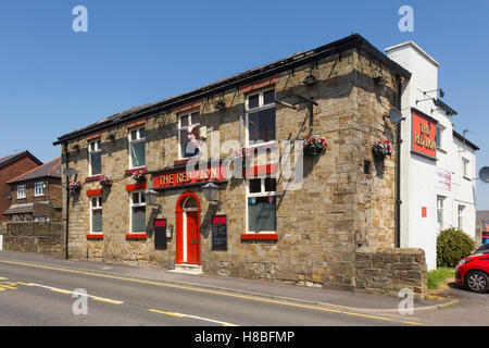 Il Red Lion public house nel villaggio di Blackrod, vicino a Bolton, Lancashire. Foto Stock