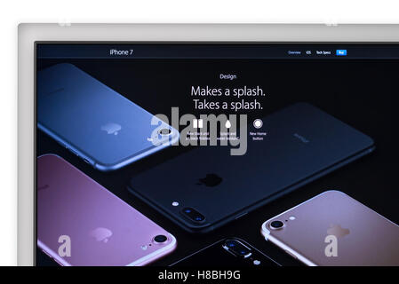 Cupertino, Stati Uniti - 7 Ottobre 2016: iPhone 7 con iOS 10 sui computer Apple sito web. Nuovo high-tech smartphone Foto Stock