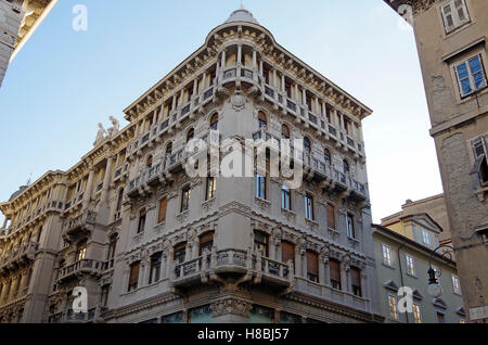 Trieste, Italia, Casa Smolars, Terni-Dei edificio Rossi Foto Stock