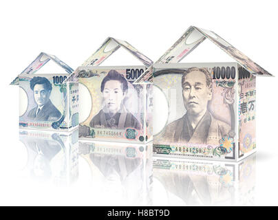 Le fatture del denaro ripiegato come case in piedi accanto a ogni altra in calo in dimensioni e valore. Foto Stock