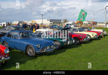 Una fila di classic MG automobili in Cornovaglia Motor Show, Heartlands Piscina England Regno Unito. Foto Stock