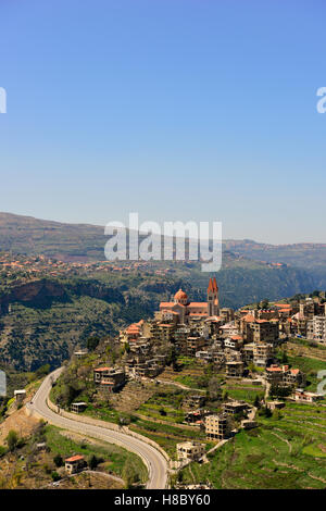 Vista generale su Bcharre e la Qadisha valle, nel nord del Libano. Foto Stock
