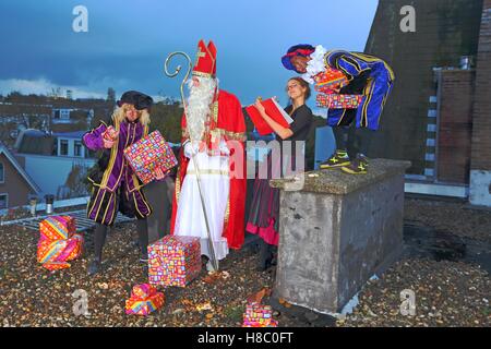 Pete nero alternativa, fuliggine pete, roet piet, Zwarte Piet, tradizione Sinterklaas sta cambiando. St Nicholas Foto Stock