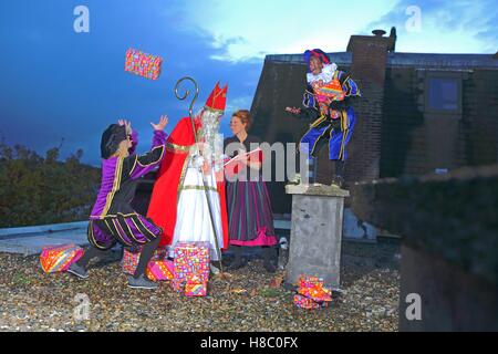 Pete nero alternativa, fuliggine pete, roet piet, Zwarte Piet, tradizione Sinterklaas sta cambiando. St Nicholas Foto Stock