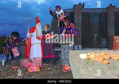 Pete nero alternativa, fuliggine pete, roet piet, Zwarte Piet, tradizione Sinterklaas sta cambiando. St Nicholas Foto Stock