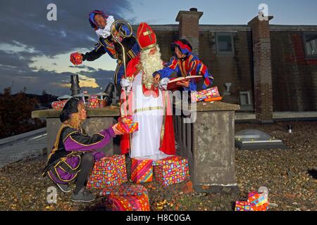 Pete nero alternativa, fuliggine pete, roet piet, Zwarte Piet, tradizione Sinterklaas sta cambiando. St Nicholas Foto Stock