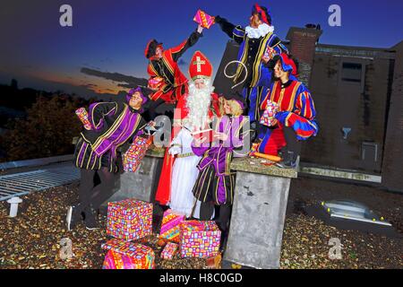 Pete nero alternativa, fuliggine pete, roet piet, Zwarte Piet, tradizione Sinterklaas sta cambiando. St Nicholas Foto Stock