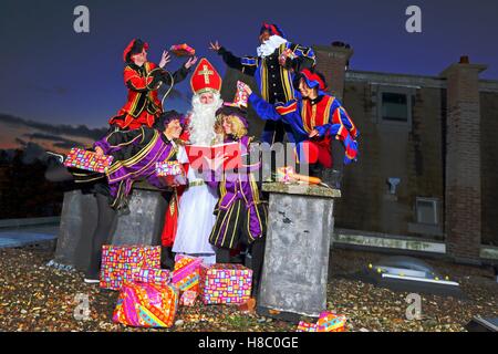 Pete nero alternativa, fuliggine pete, roet piet, Zwarte Piet, tradizione Sinterklaas sta cambiando. St Nicholas Foto Stock
