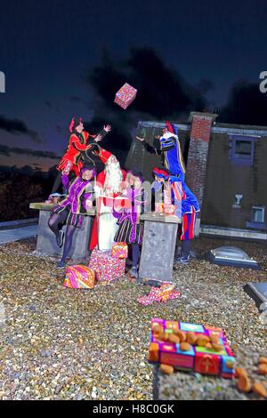 Pete nero alternativa, fuliggine pete, roet piet, Zwarte Piet, tradizione Sinterklaas sta cambiando. St Nicholas Foto Stock