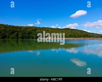 Vista su Linacre serbatoio vicino Cutthorpe e Chesterfield in North East Derbyshire England Regno Unito Foto Stock