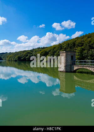 Vista su Linacre serbatoio vicino Cutthorpe e Chesterfield in North East Derbyshire England Regno Unito Foto Stock