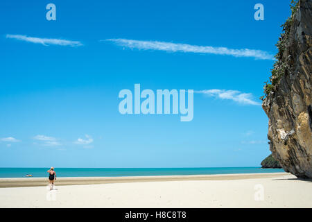 La vita in spiaggia a sud di Hua Hin Tailandia Foto Stock