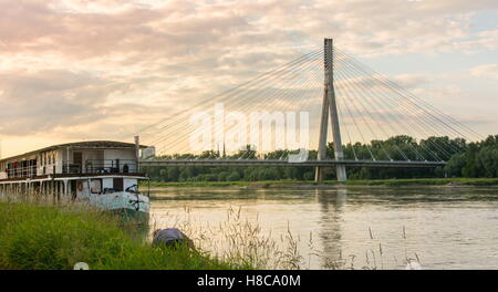 Santa Croce ponte sul fiume Vistola in Varsavia POLONIA Foto Stock