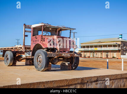 Marree in Sud Australia, Marree Hotel, vintage anni quaranta Chevrolet Blitz carrello come è stato utilizzato su outback mail funziona Foto Stock