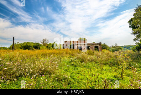 Rurale abbandonato casa della cultura di Kursk Regione della Russia Foto Stock