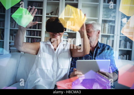 Immagine composita di generati digitalmente i cubetti di grigio floating Foto Stock