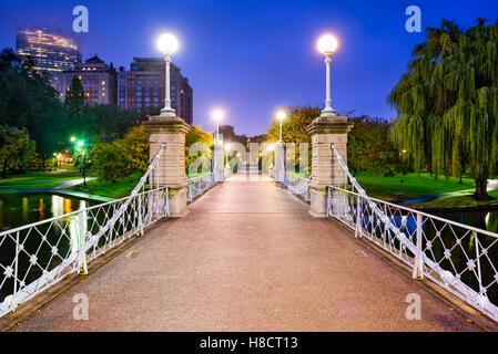 Boston, Massachusetts, STATI UNITI D'AMERICA presso il giardino pubblico. Foto Stock