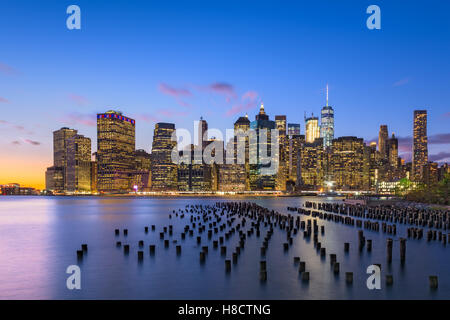 New York skyline della città sull'East River. Foto Stock