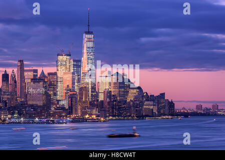 New York skyline della città sul fiume Hudson. Foto Stock