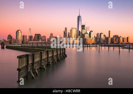 New York skyline della città sul fiume Hudson. Foto Stock