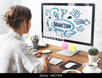 Le idee al di fuori del box schizzo di brainstorming Concept Foto Stock