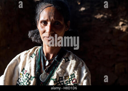 Donna appartenente al Amhara gruppo etnico (Etiopia). Lei è una chiesa ortodossa. Foto Stock