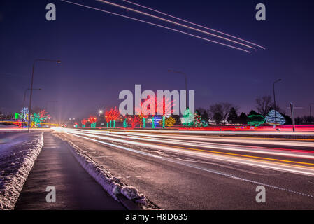 Sentieri di luci di Natale Foto Stock