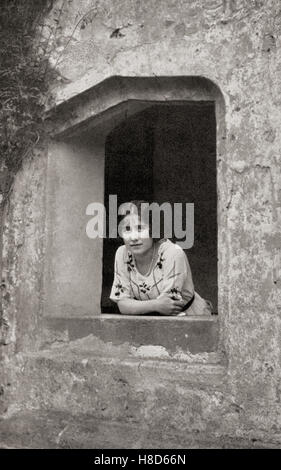 Elizabeth Angela Marguerite Bowes-Lyon, 1900 - 2002. Futura Regina Elisabetta, la Regina madre e madre della Regina Elisabetta II. Visto qui all Abbazia di Bisham Bisham, Essex, Inghilterra. Foto Stock