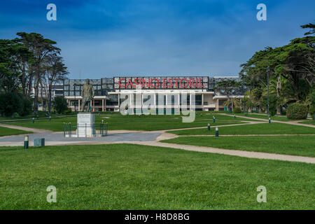 Estoril portogallo. Il 29 ottobre 2016. Vista dei giardini di Estoril con il casinò di Estoril sul retro. Estoril, Portogallo. la fotografia b Foto Stock