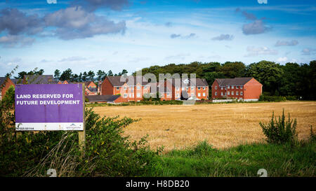 Farmland riservati per un ulteriore sviluppo di un alloggiamento estate in Warrington Foto Stock