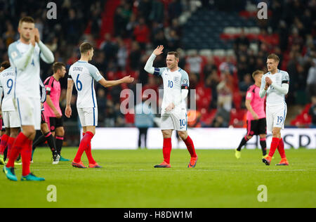 Londra, Regno Unito. Xi Nov, 2016. I giocatori di Inghilterra celebrare dopo il gruppo F match tra Inghilterra e Scozia a 2018 FIFA World Cup qualificazioni europee allo Stadio di Wembley a Londra, Inghilterra su nov. 11, 2016. In Inghilterra ha vinto 3-0. Credito: Han Yan/Xinhua/Alamy Live News Foto Stock