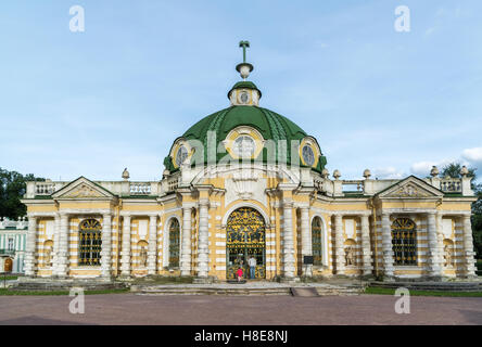 Mosca, Russia - Giugno 10.2016. Pavilion Grotta di Tsaritsyno Estate Foto Stock