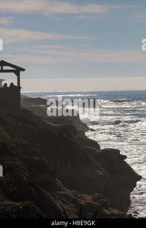 Sole che splende e scintillanti sulle acque costiere a la Jolla, San Diego, California Foto Stock