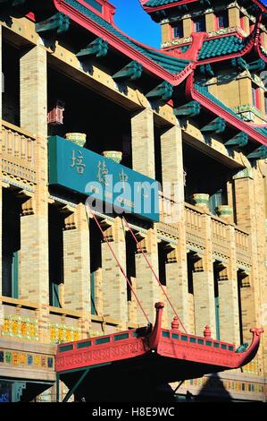 La pagoda-stile Pui Tak Community Center di Chicago del quartiere Chinatown. Chicago, Illinois, Stati Uniti d'America. Foto Stock