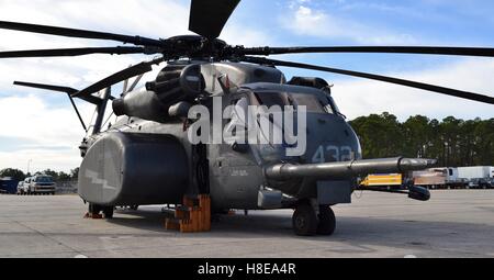 Un Sikorsky MH-53E mare Dragon elicottero azionato da parte del governo degli STATI UNITI Navy su una pista di Pensacola Naval Air Station Foto Stock