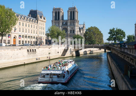 Vista la Senna e la Cattedrale di Notre Dame, Paris, Francia, Europa Foto Stock