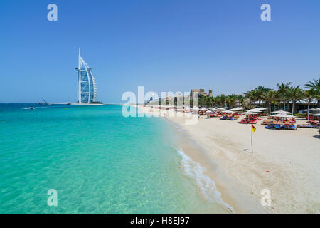 Il Burj Al Arab Jumeirah Beach, Dubai, Emirati Arabi Uniti, Medio Oriente Foto Stock