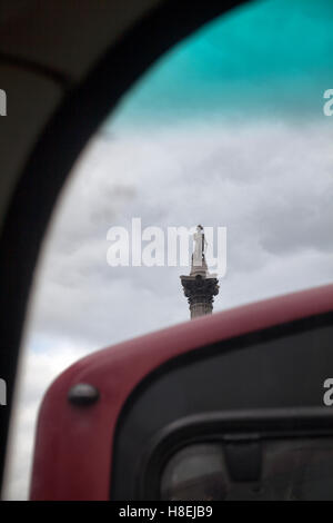 Nelsons Column visto dal Bus - London REGNO UNITO Foto Stock