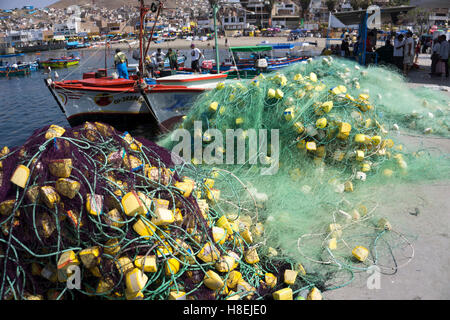 Villaggio di Pescatori, Pukusana (Pucusana) , Perù, Sud America Foto Stock