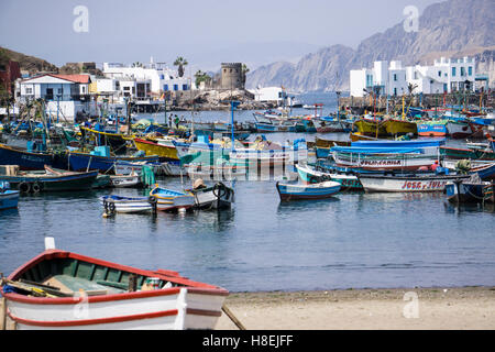 Pukusana (Pucusana) villaggio di pescatori, Perù, Sud America Foto Stock