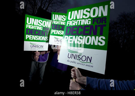 Unisons cartelloni - lotta per pensioni dignitose Foto Stock