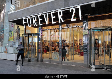 Un eterno 21 negozio di abbigliamento a Manhattan, New York City, Stati Uniti. Foto Stock