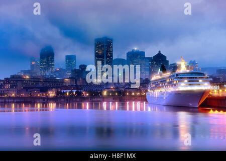 Vecchio Porto di Montreal durante la notte, Canada Foto Stock