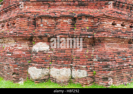 Antica rosso mattone grunge frammento di parete di sfondo, Foto Stock